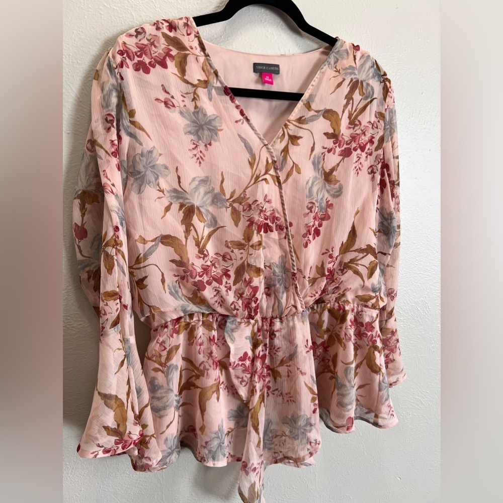 Vince Camuto Chiffon Peplum Blouse Top Peach Floral Print 3/4 Sleeves Bell - Picture 2 of 7
